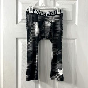 Nike Boy's Pro 3/4 Compression Pants - Youth Size Medium